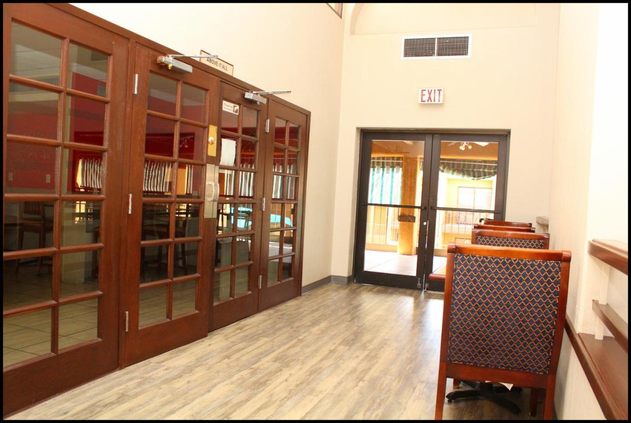 Ramada By Wyndham Tucson Airport Hotel Drexel Heights Exterior photo