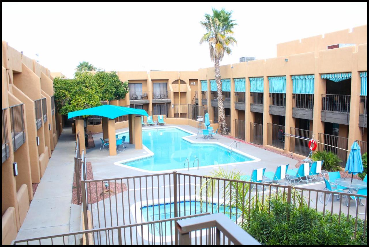 Ramada By Wyndham Tucson Airport Hotel Drexel Heights Exterior photo