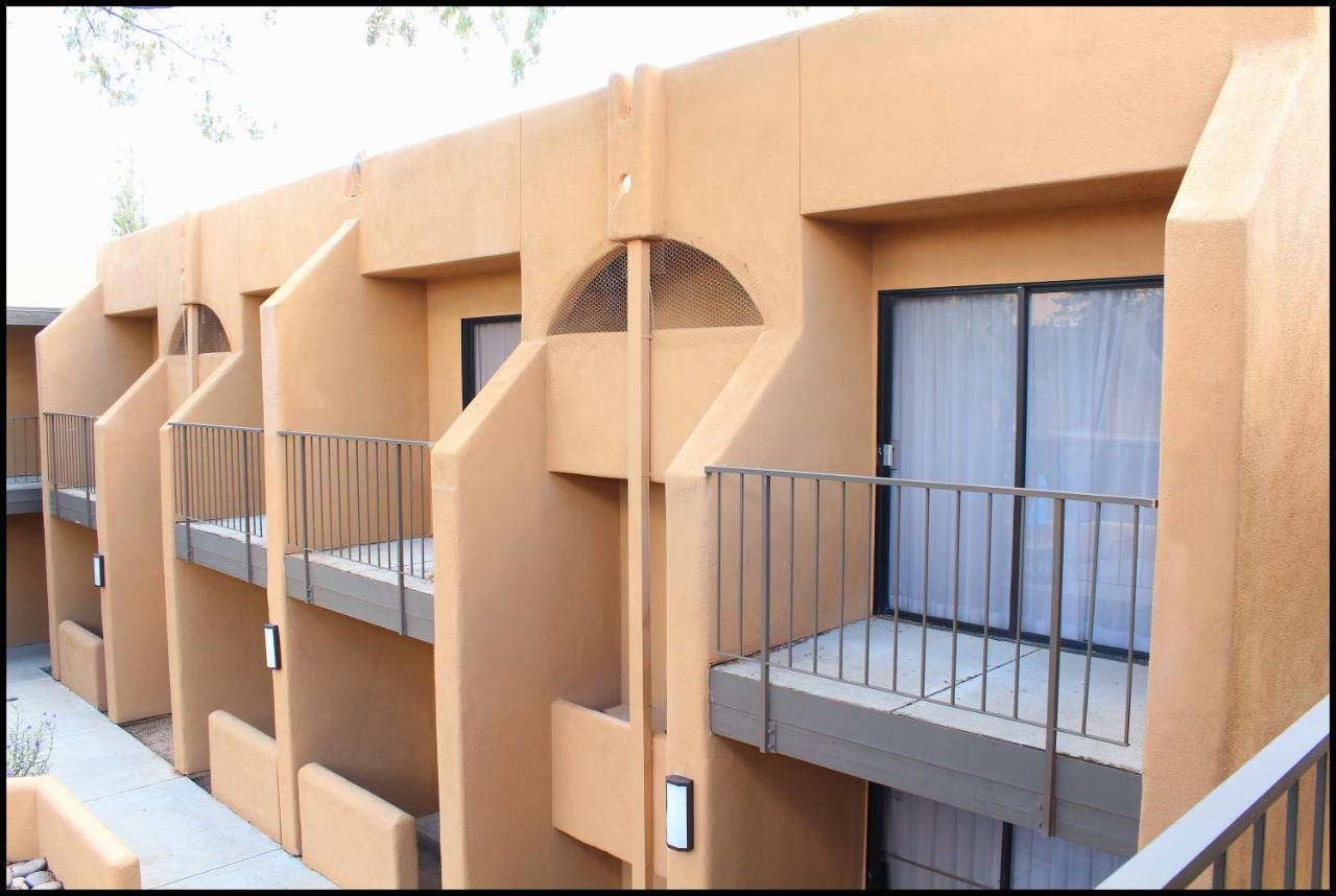 Ramada By Wyndham Tucson Airport Hotel Drexel Heights Exterior photo