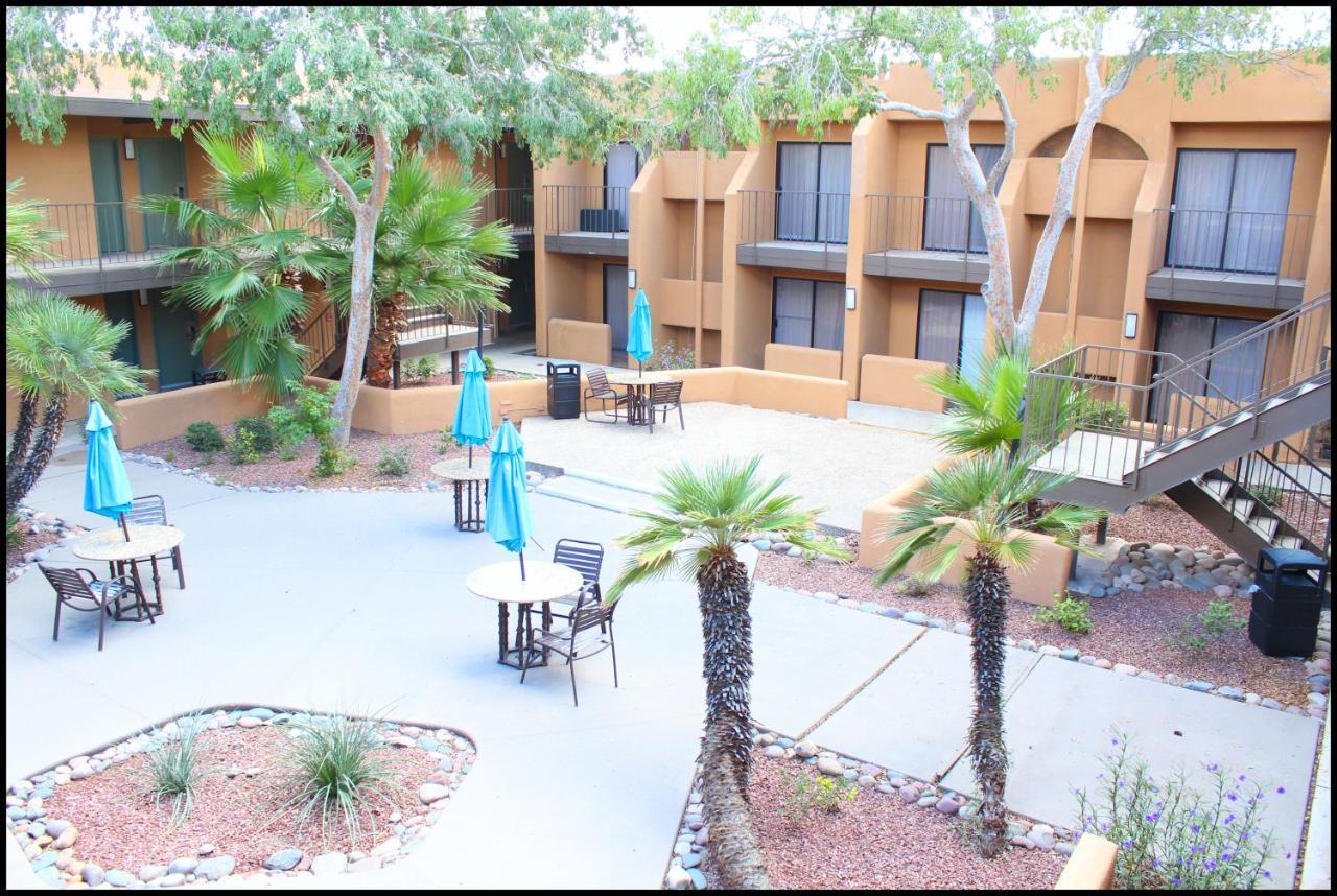 Ramada By Wyndham Tucson Airport Hotel Drexel Heights Exterior photo