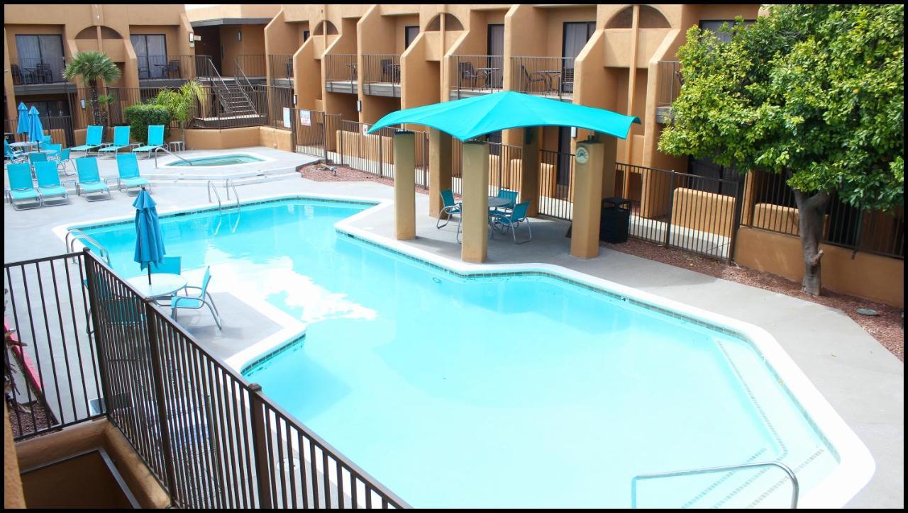 Ramada By Wyndham Tucson Airport Hotel Drexel Heights Exterior photo