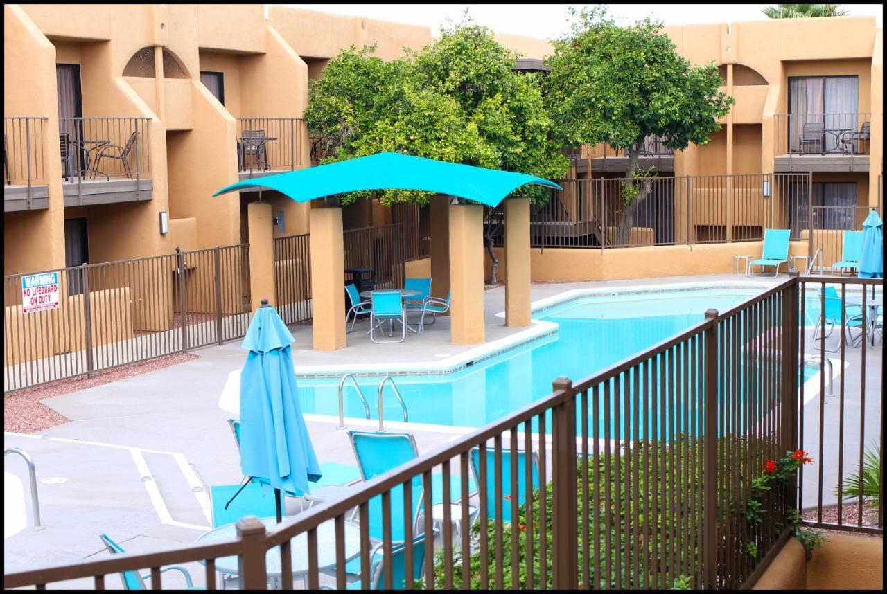 Ramada By Wyndham Tucson Airport Hotel Drexel Heights Exterior photo