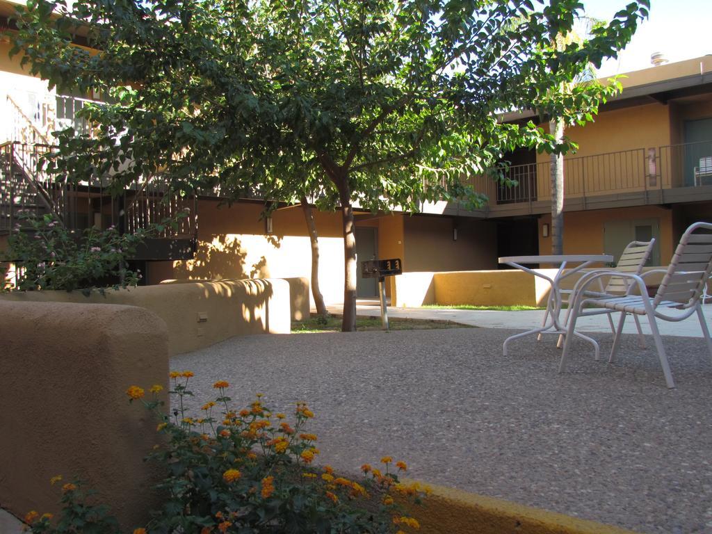 Ramada By Wyndham Tucson Airport Hotel Drexel Heights Exterior photo