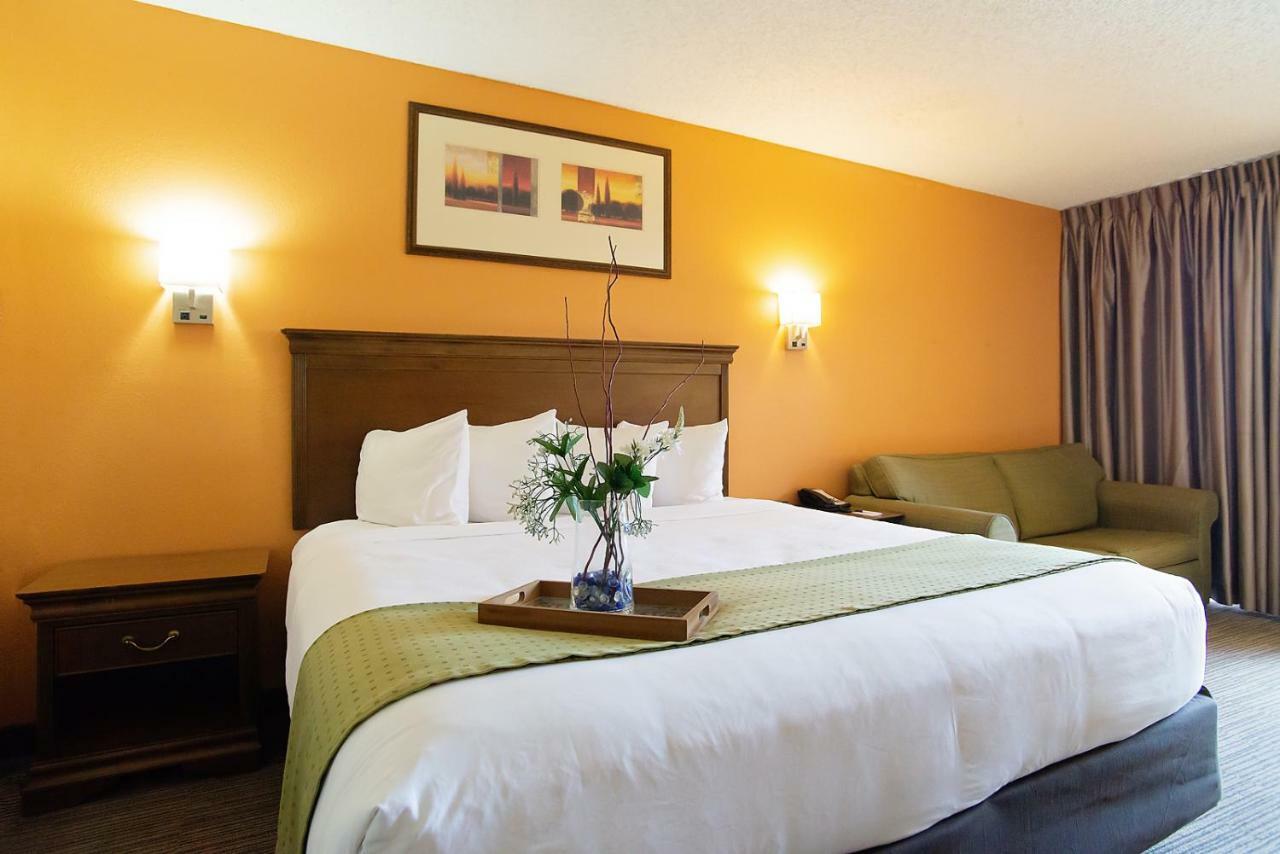 Ramada By Wyndham Tucson Airport Hotel Drexel Heights Exterior photo