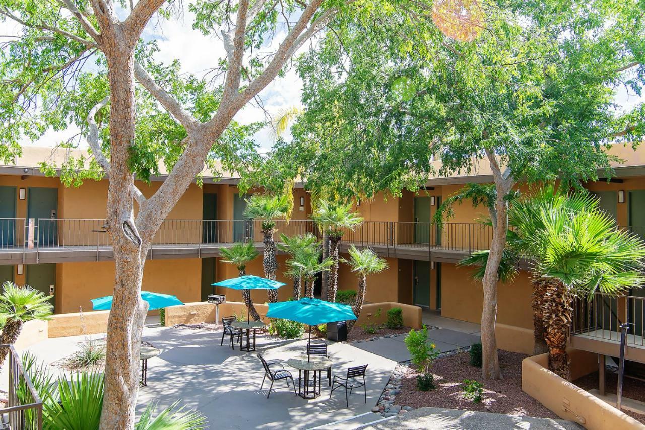 Ramada By Wyndham Tucson Airport Hotel Drexel Heights Exterior photo